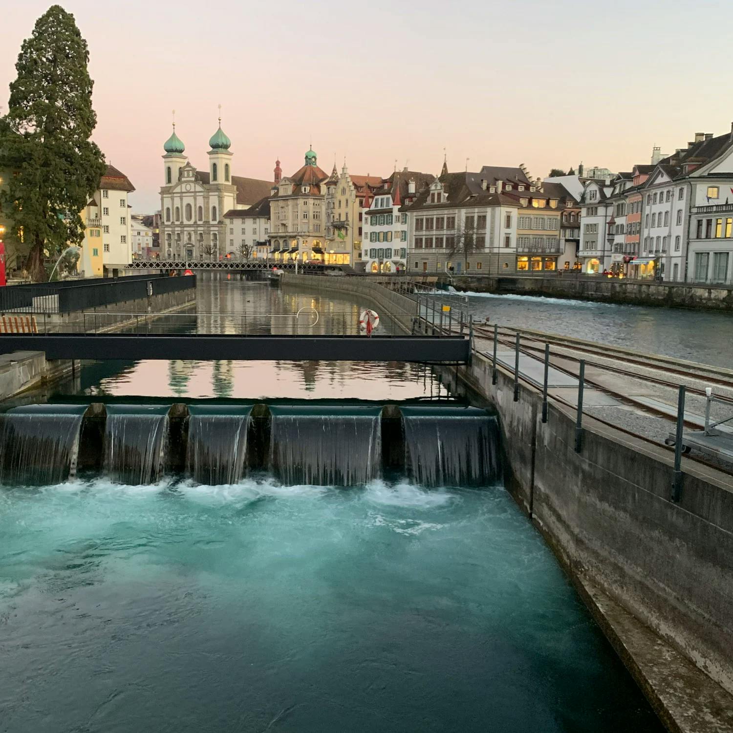 Der Wasserstrom am Mühlenplatz in Luzern.
